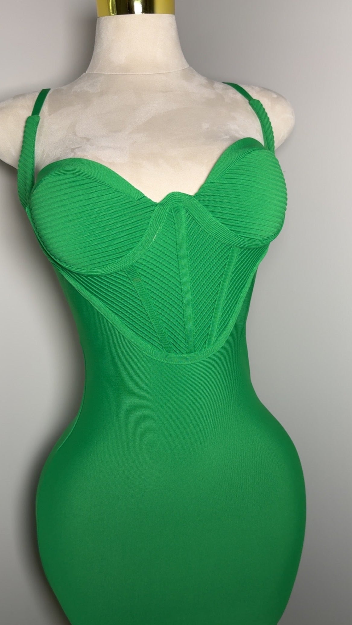 Green bandage midi dress with structured corset bodice and thin straps – sexy bodycon cocktail dress for women, perfect for date night or events.